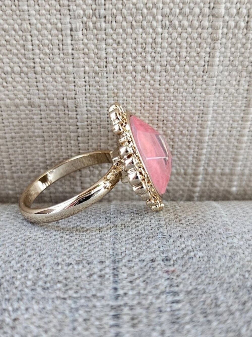 Women Ring Pink Salmon Crystal Fashion Jewelry Gold Tone Ring Size adj 9 to 11 - Picture 4 of 11